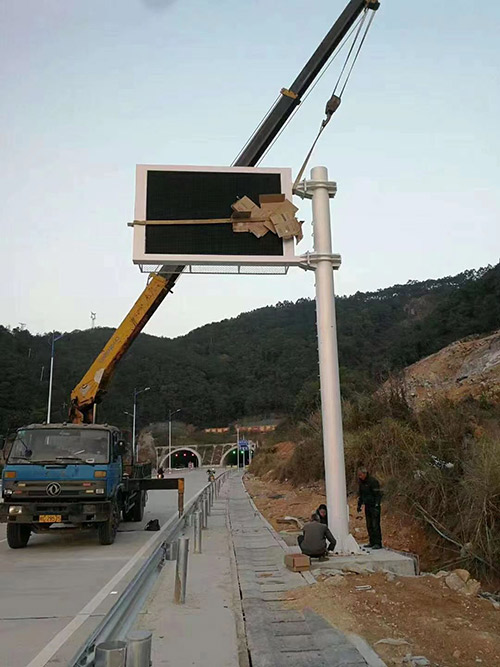 悬臂式可变信息情报板